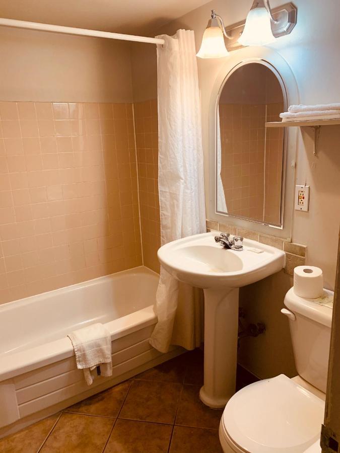 Red Carpet Inn & Suites Калґарі Екстер'єр фото